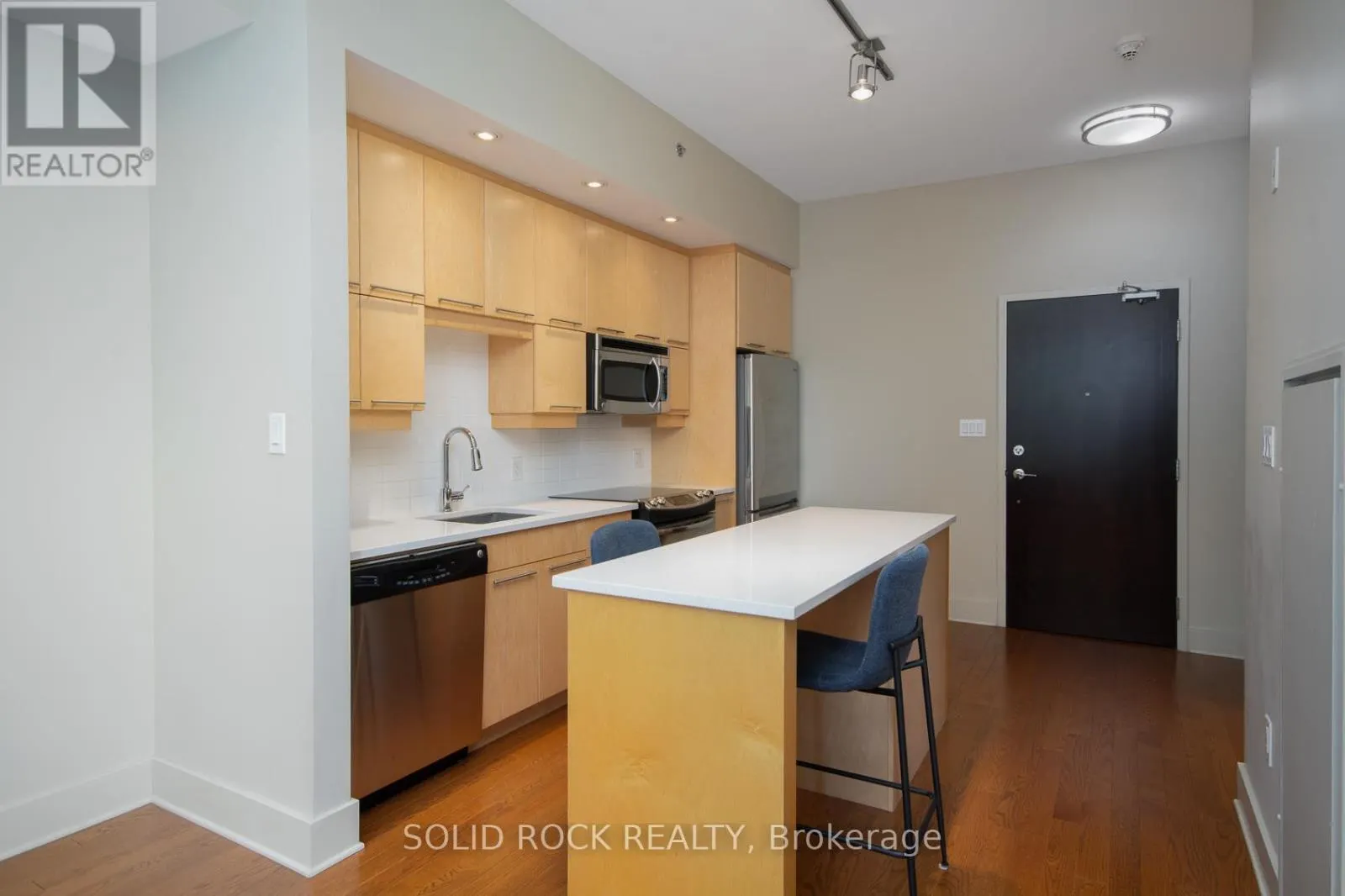 208 - 101 RICHMOND ROAD