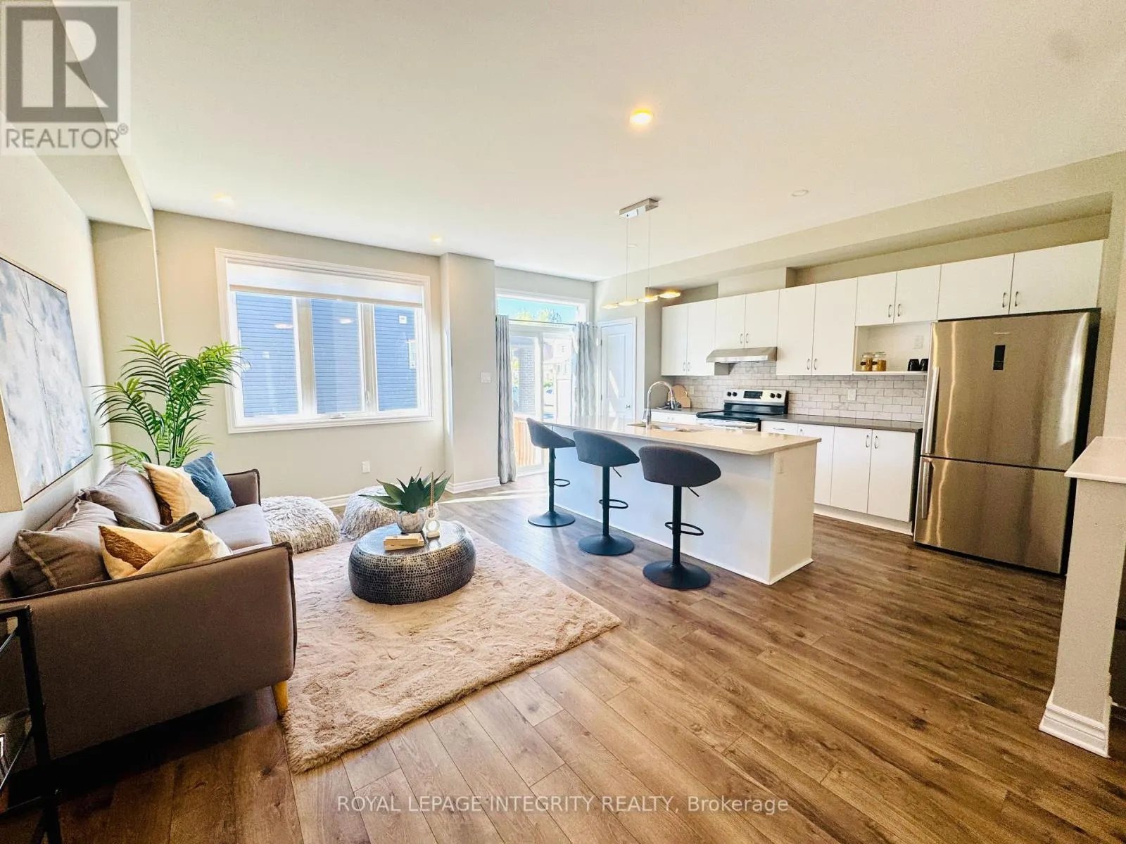 158 BANDELIER WAY