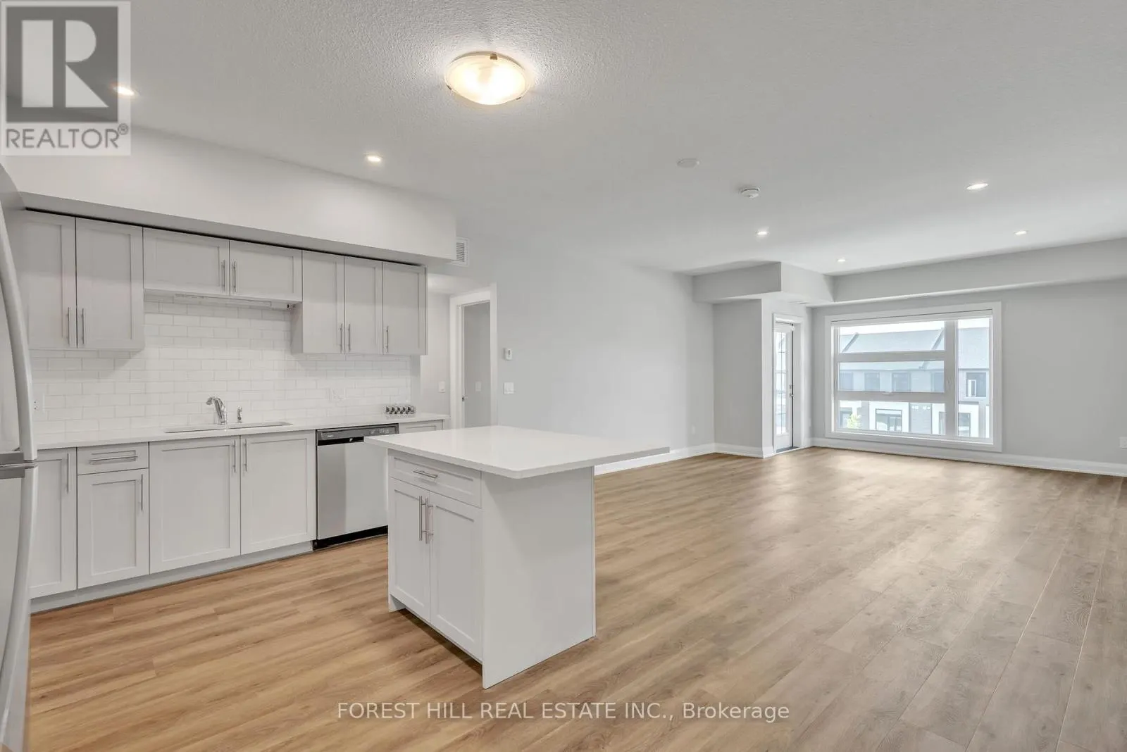 205 - 120 SUMMERSIDES BOULEVARD