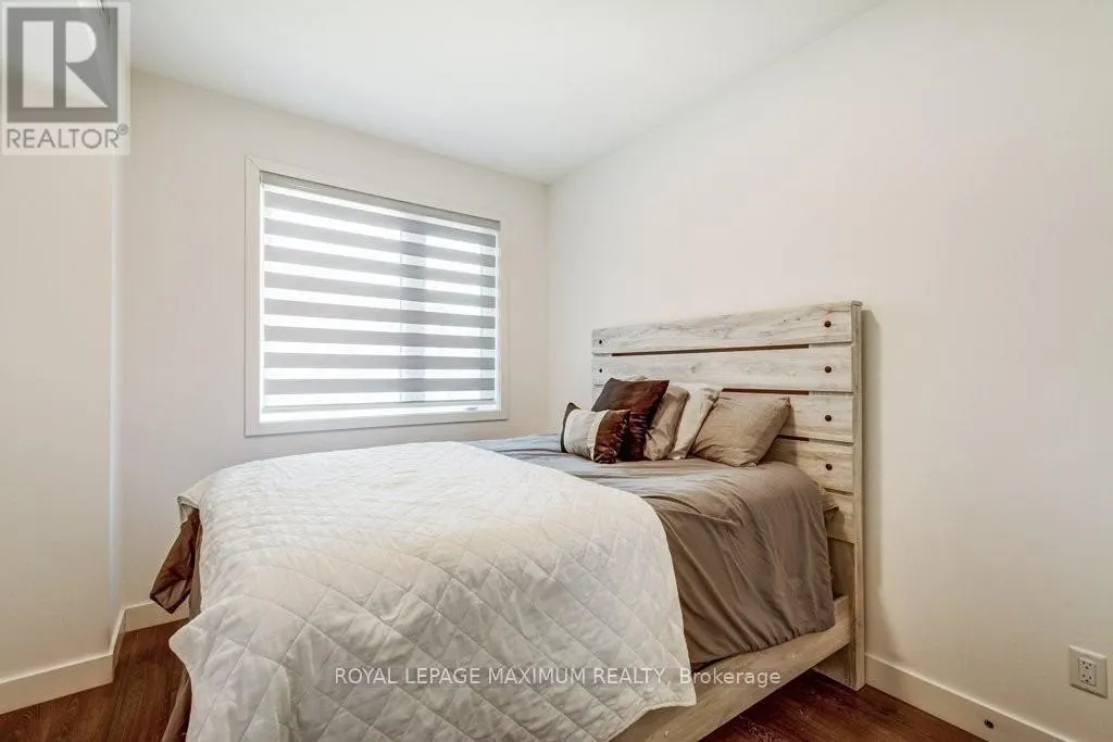 204 - 10 BEAUSOLEIL LANE