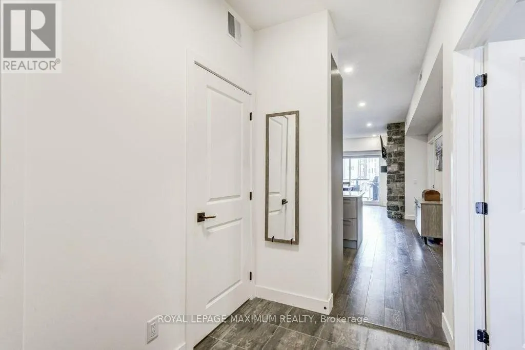 204 - 10 BEAUSOLEIL LANE