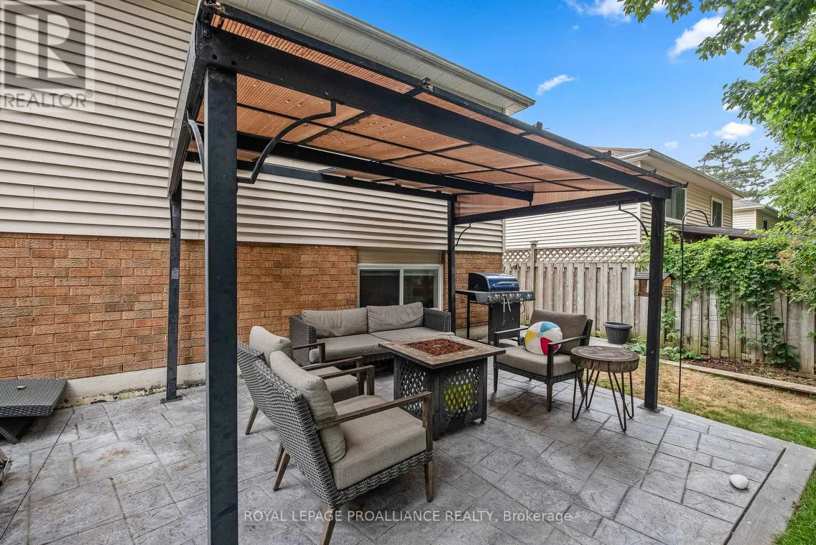 492 BURNHAM MANOR COURT