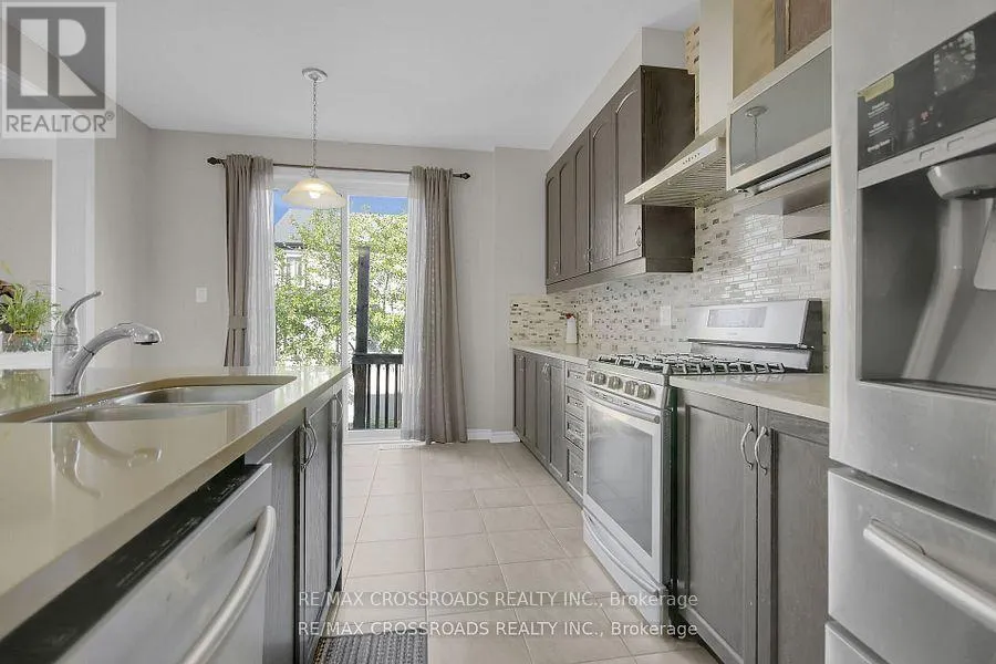 906 WHIMBREL WAY