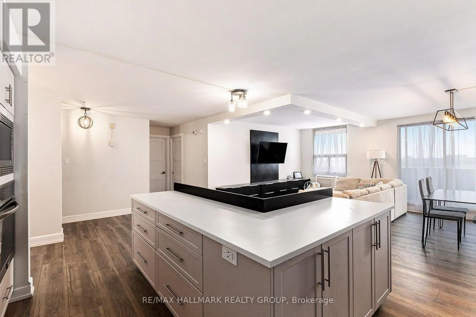 1203 - 1380 PRINCE OF WALES DRIVE