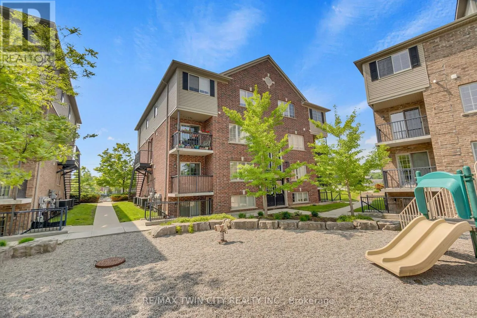 12 - 950 HIGHLAND ROAD W