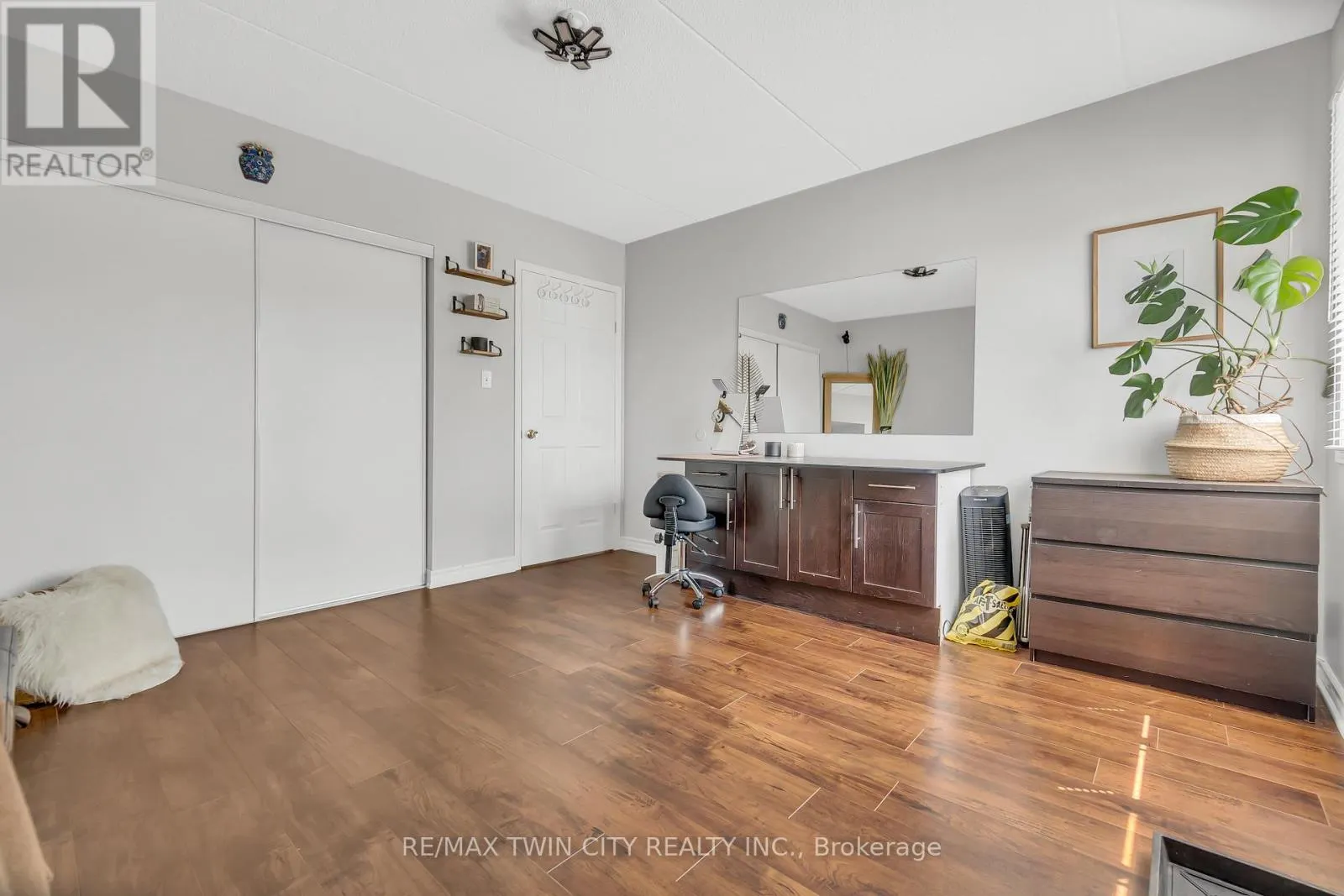 12 - 950 HIGHLAND ROAD W