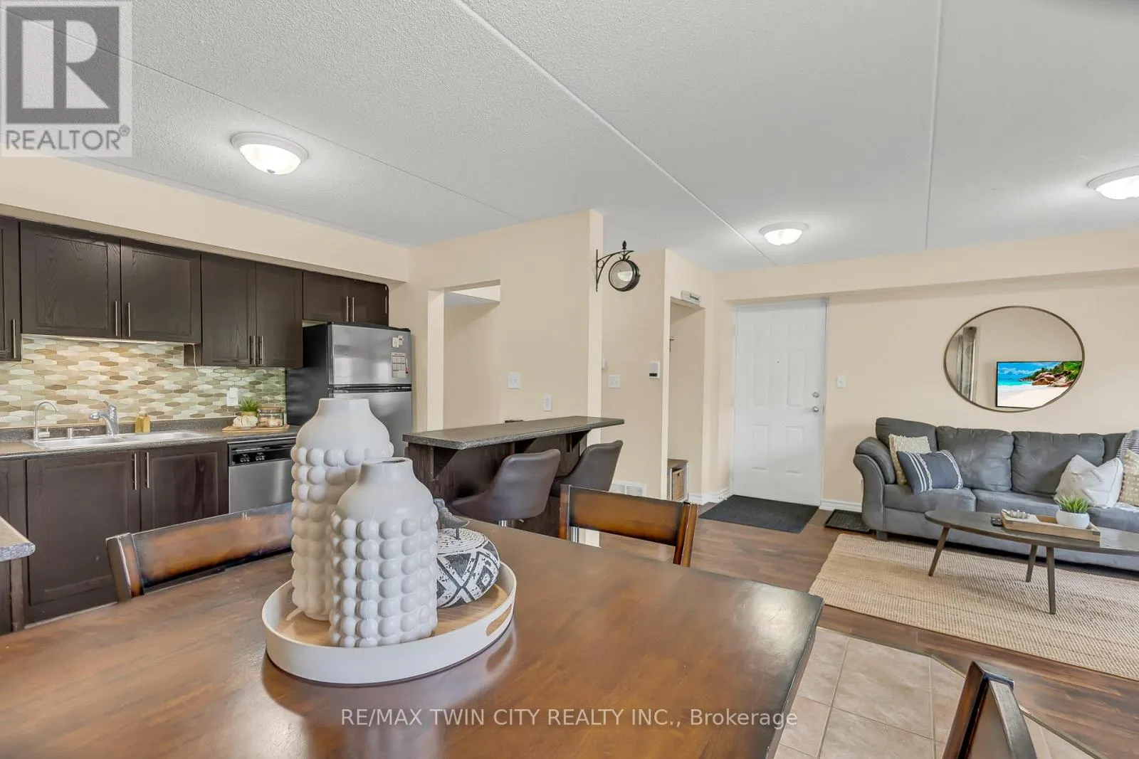 12 - 950 HIGHLAND ROAD W