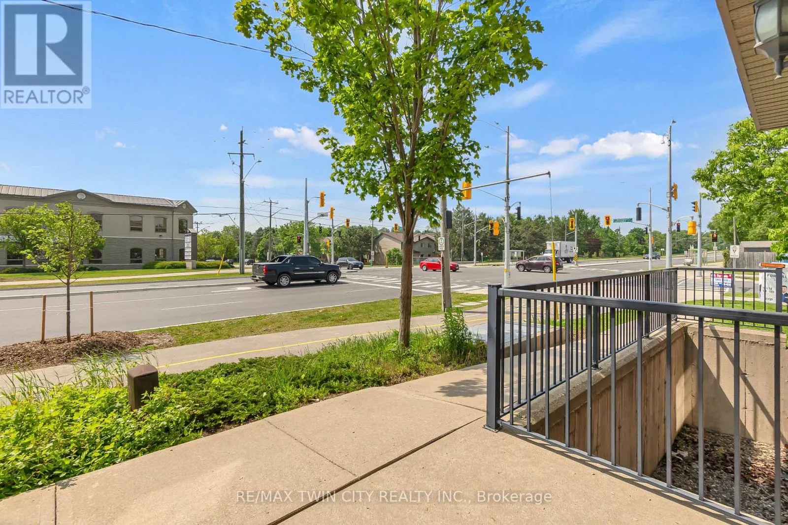 12 - 950 HIGHLAND ROAD W