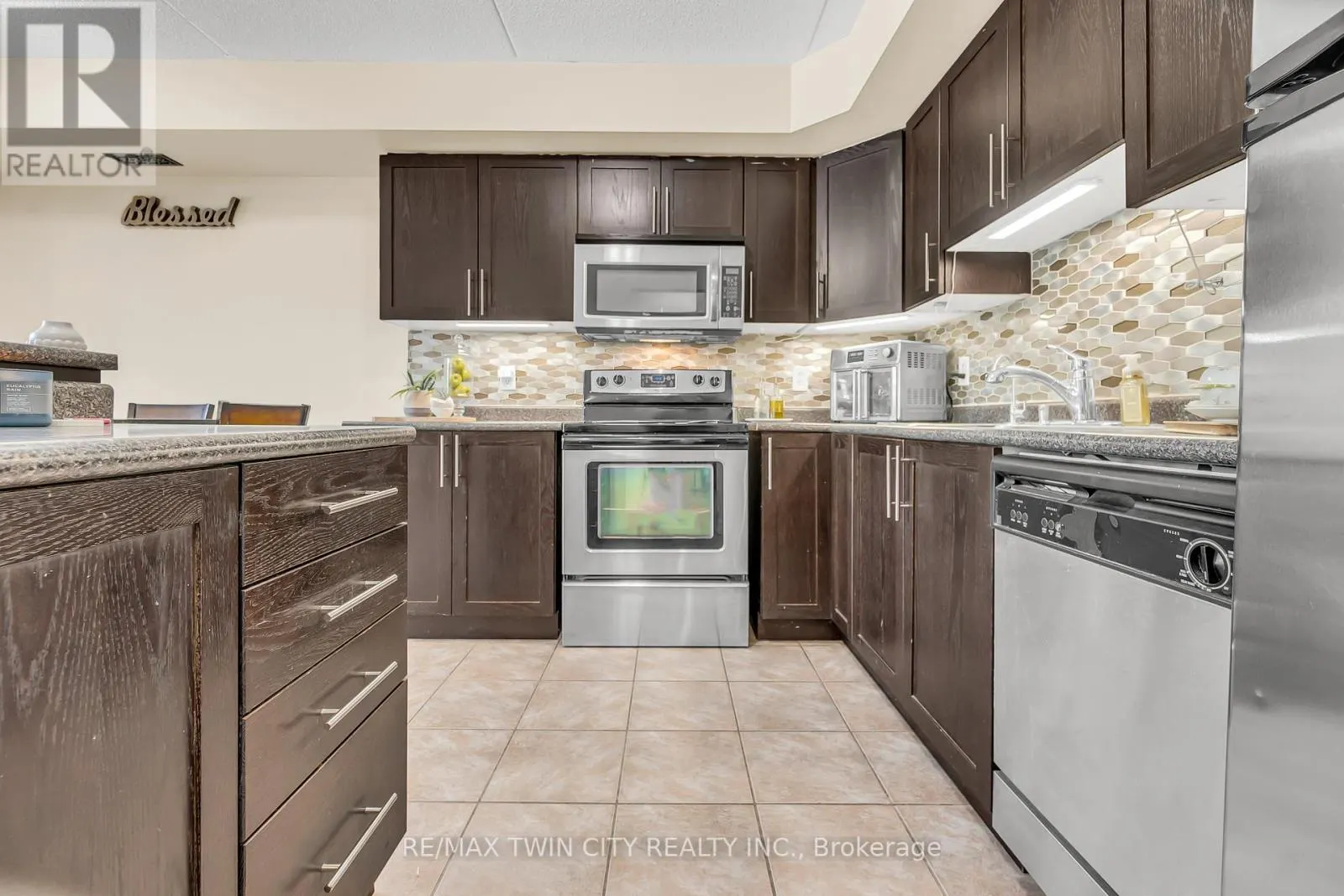 12 - 950 HIGHLAND ROAD W