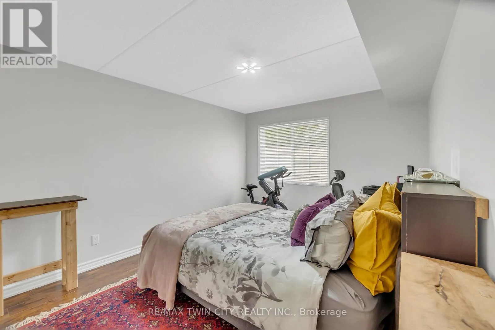 12 - 950 HIGHLAND ROAD W