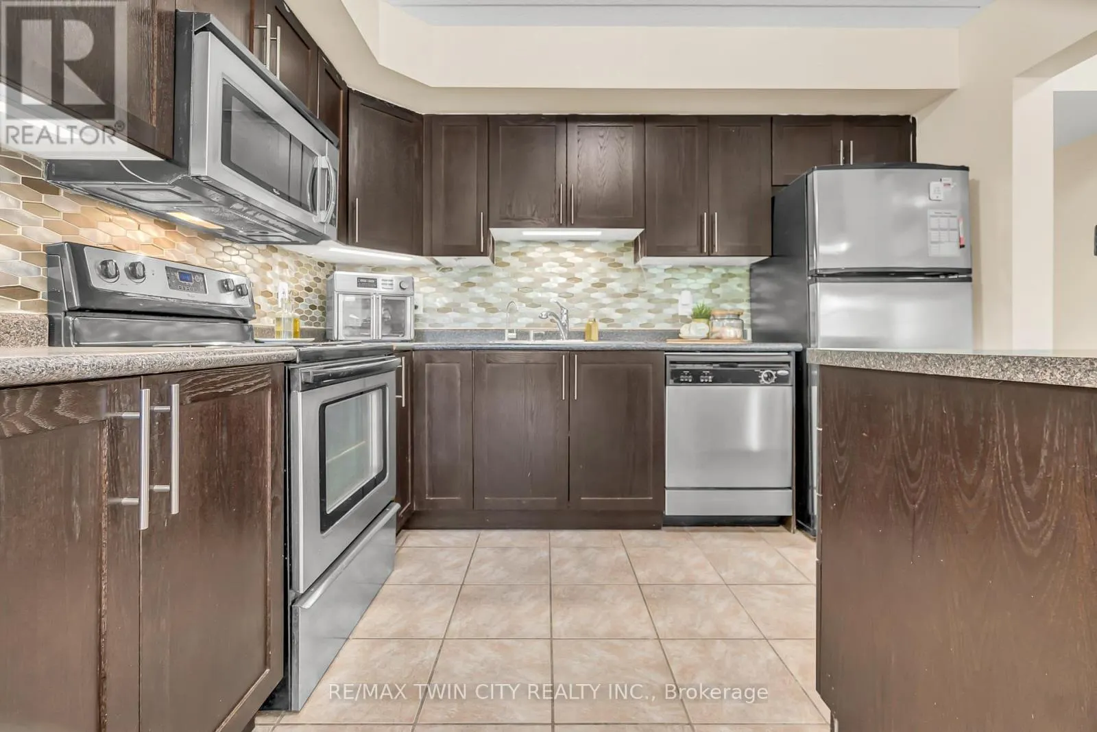 12 - 950 HIGHLAND ROAD W