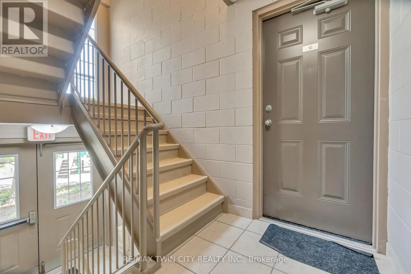 12 - 950 HIGHLAND ROAD W