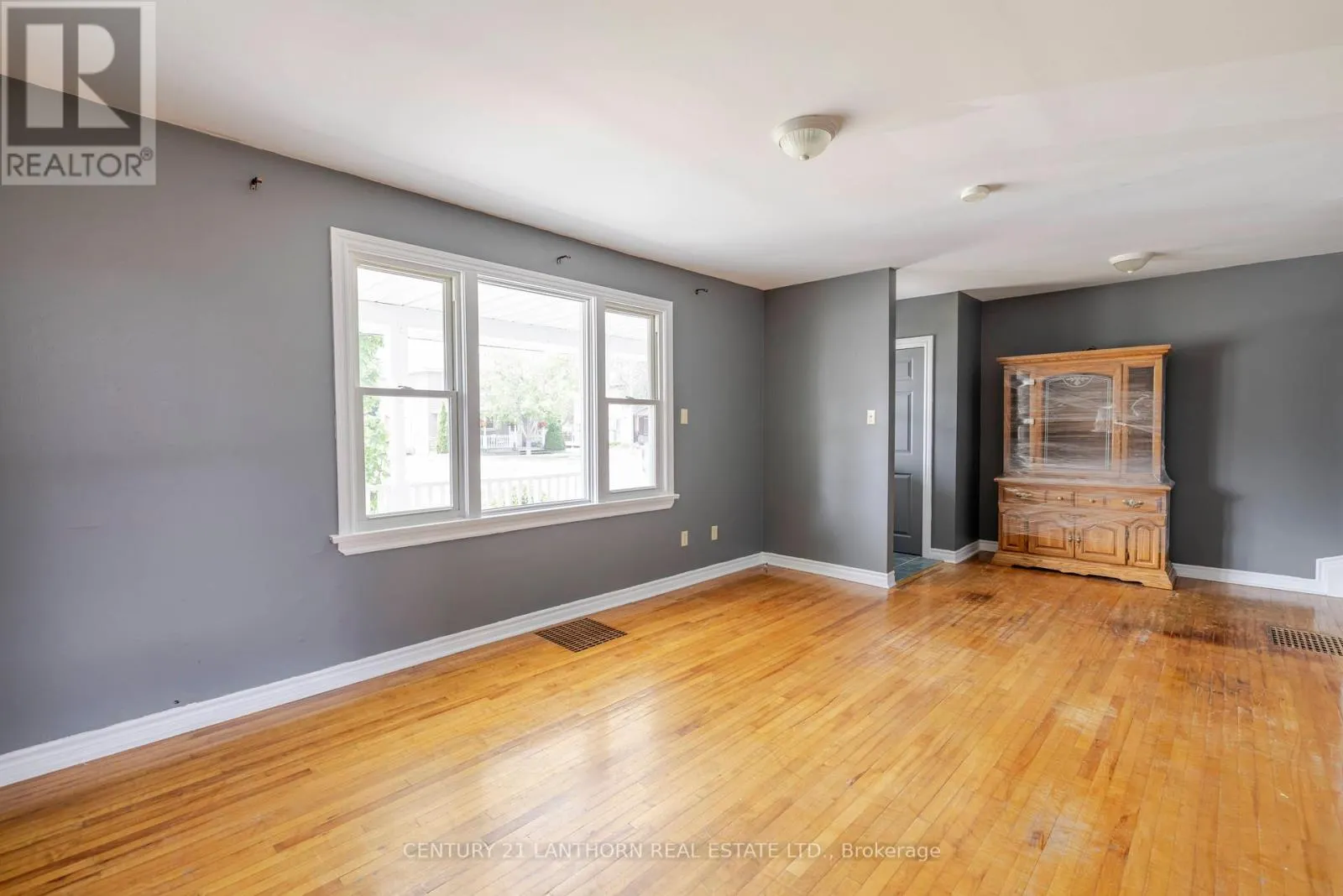 6 INKERMAN AVENUE