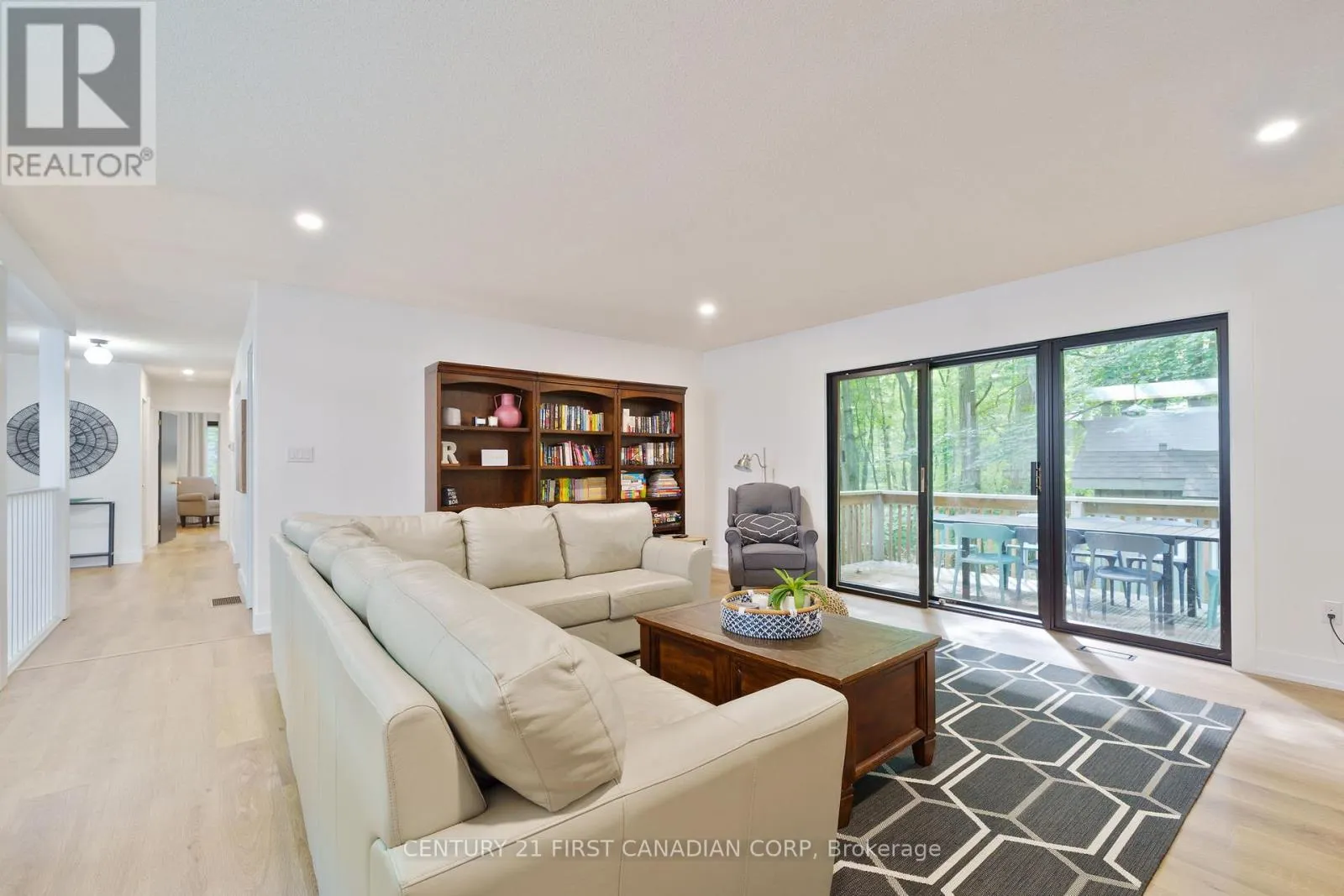 10285 PINES PARKWAY
