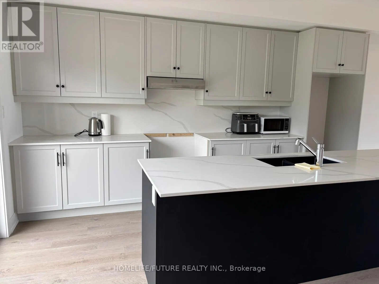 25 - 117 SLADDEN COURT