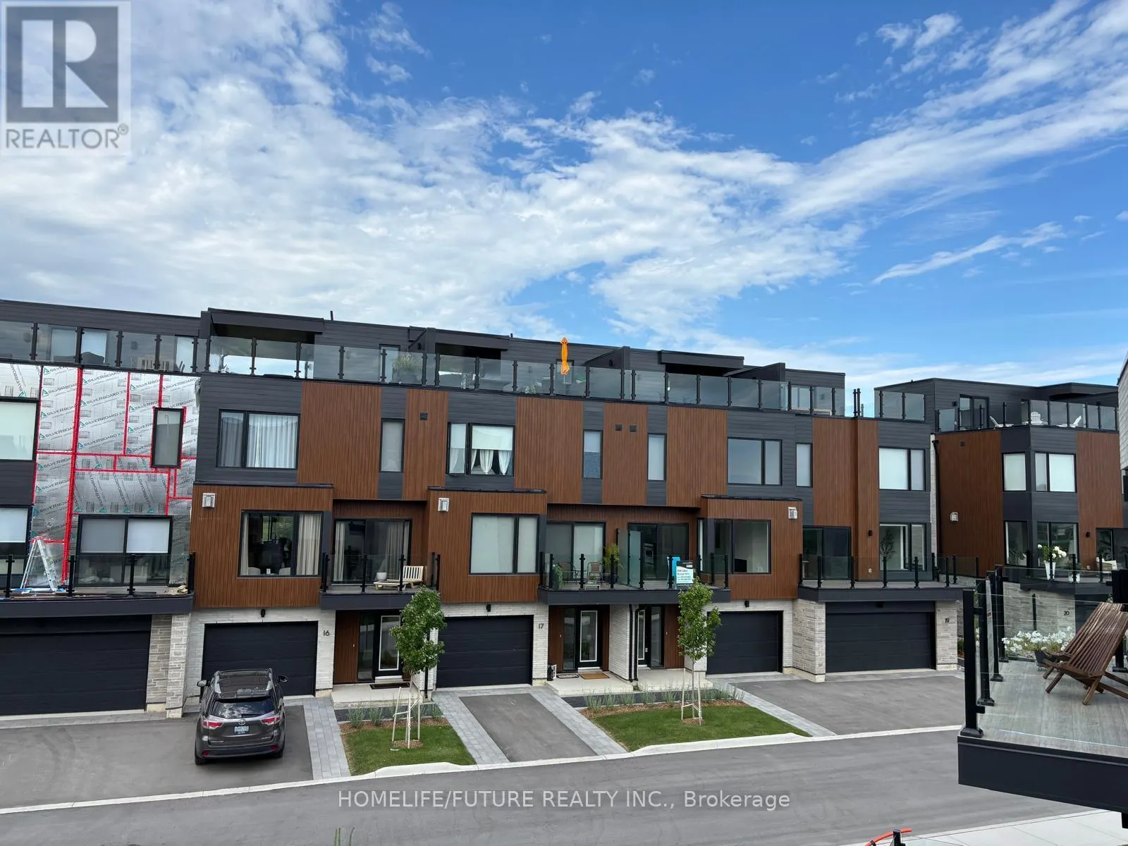 25 - 117 SLADDEN COURT