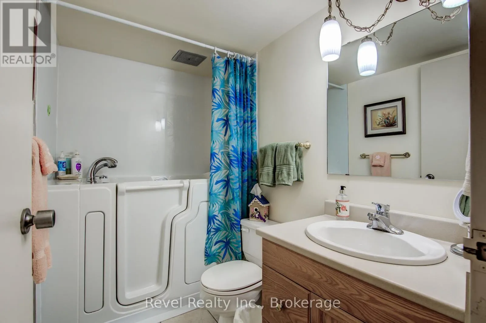 205 - 860 9TH STREET E, #205
