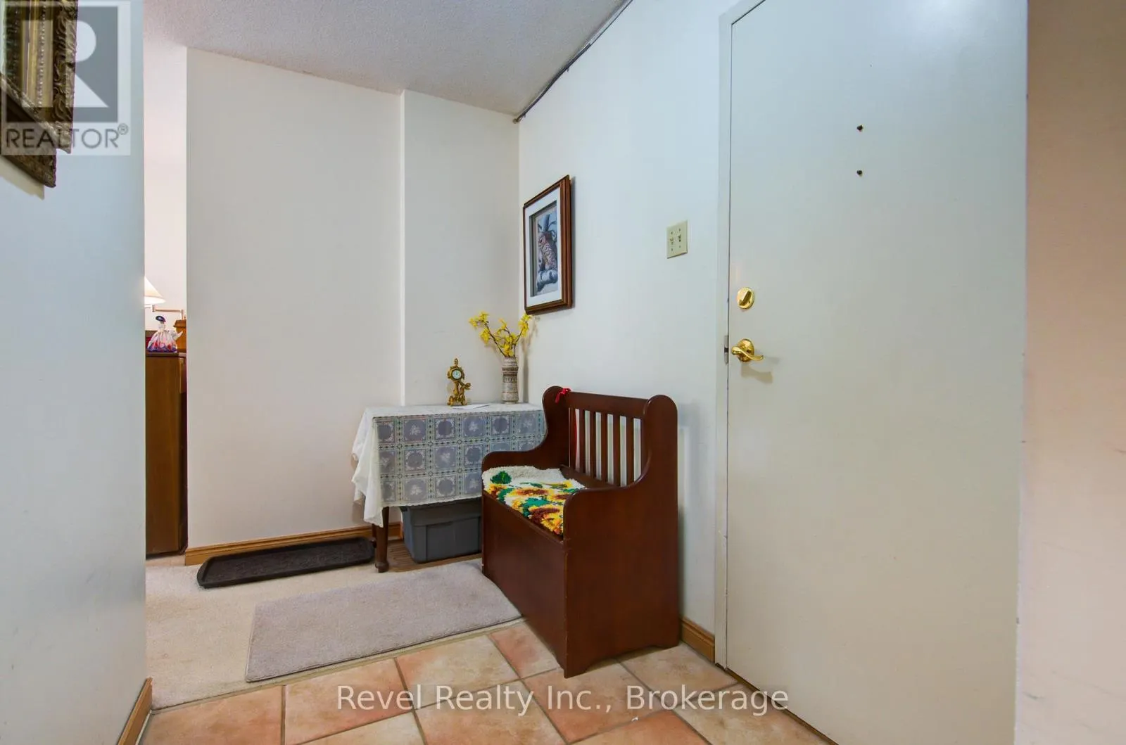 205 - 860 9TH STREET E, #205