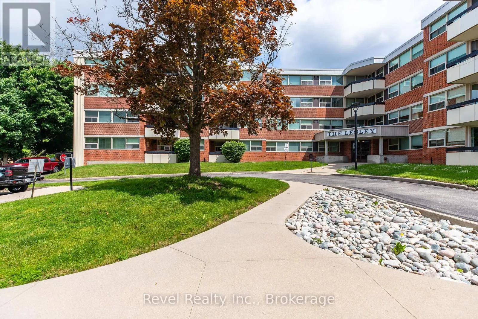 205 - 860 9TH STREET E, #205