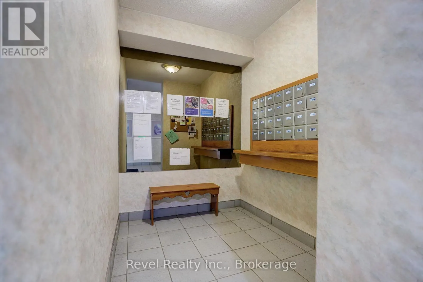 205 - 860 9TH STREET E, #205