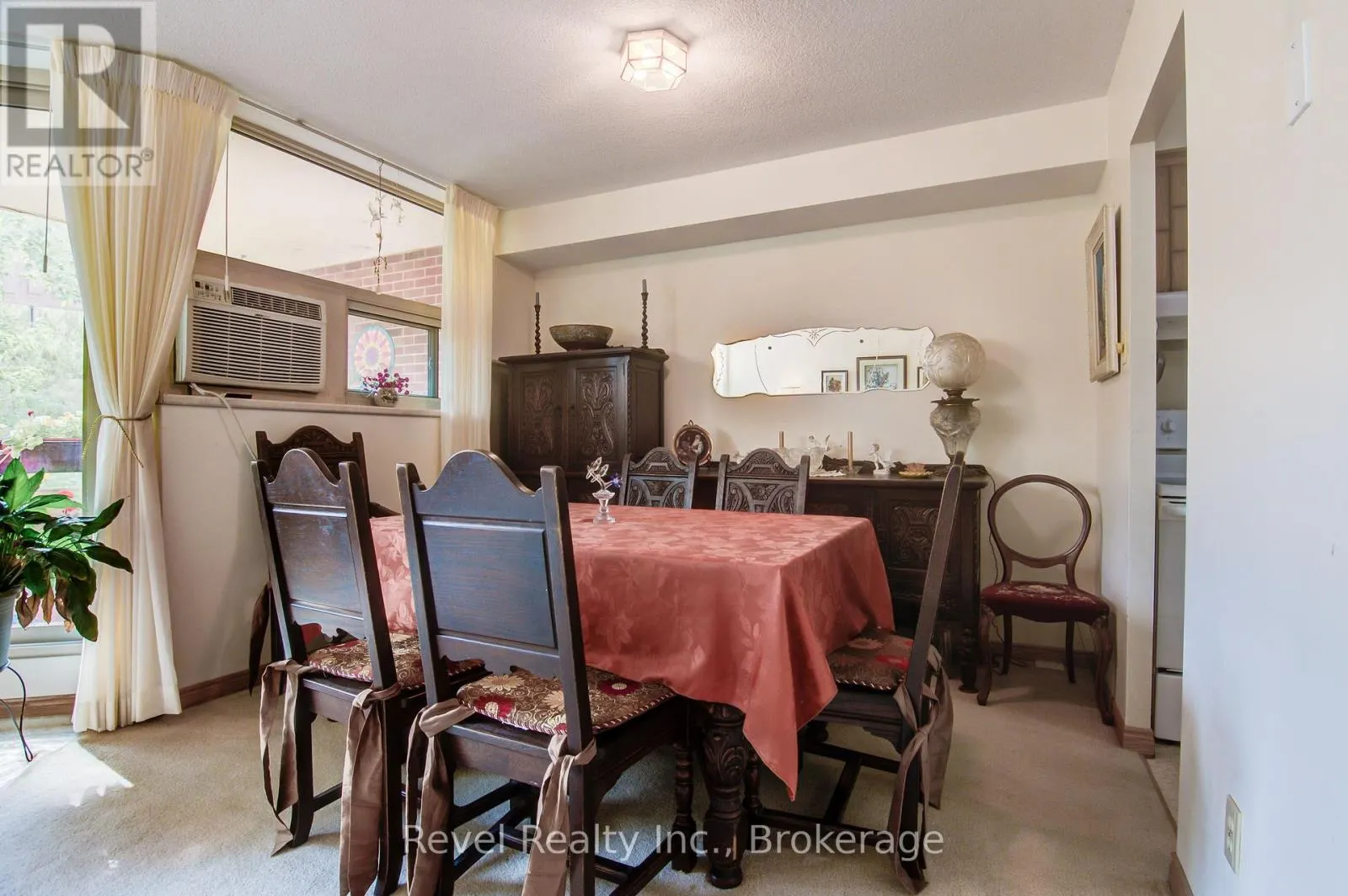 205 - 860 9TH STREET E, #205