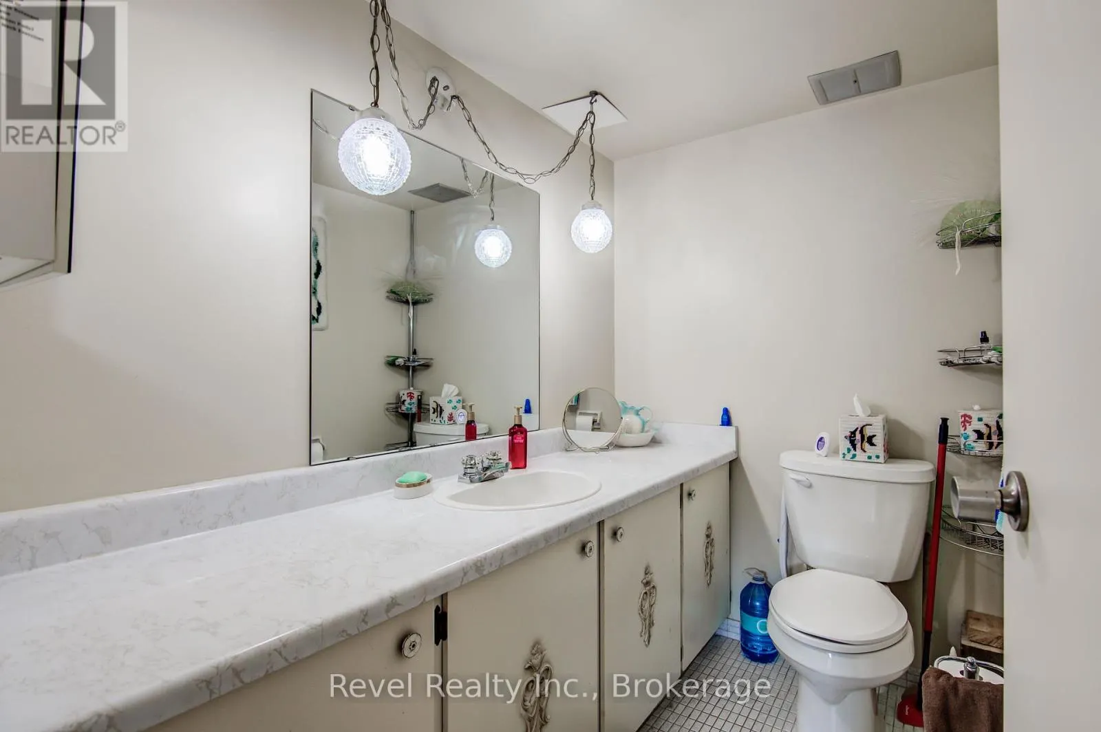 205 - 860 9TH STREET E, #205