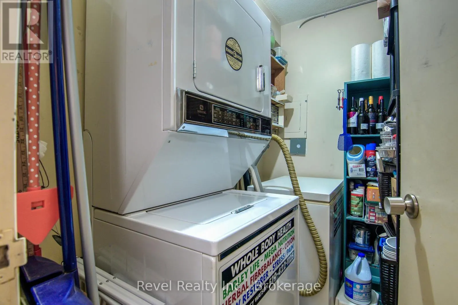 205 - 860 9TH STREET E, #205
