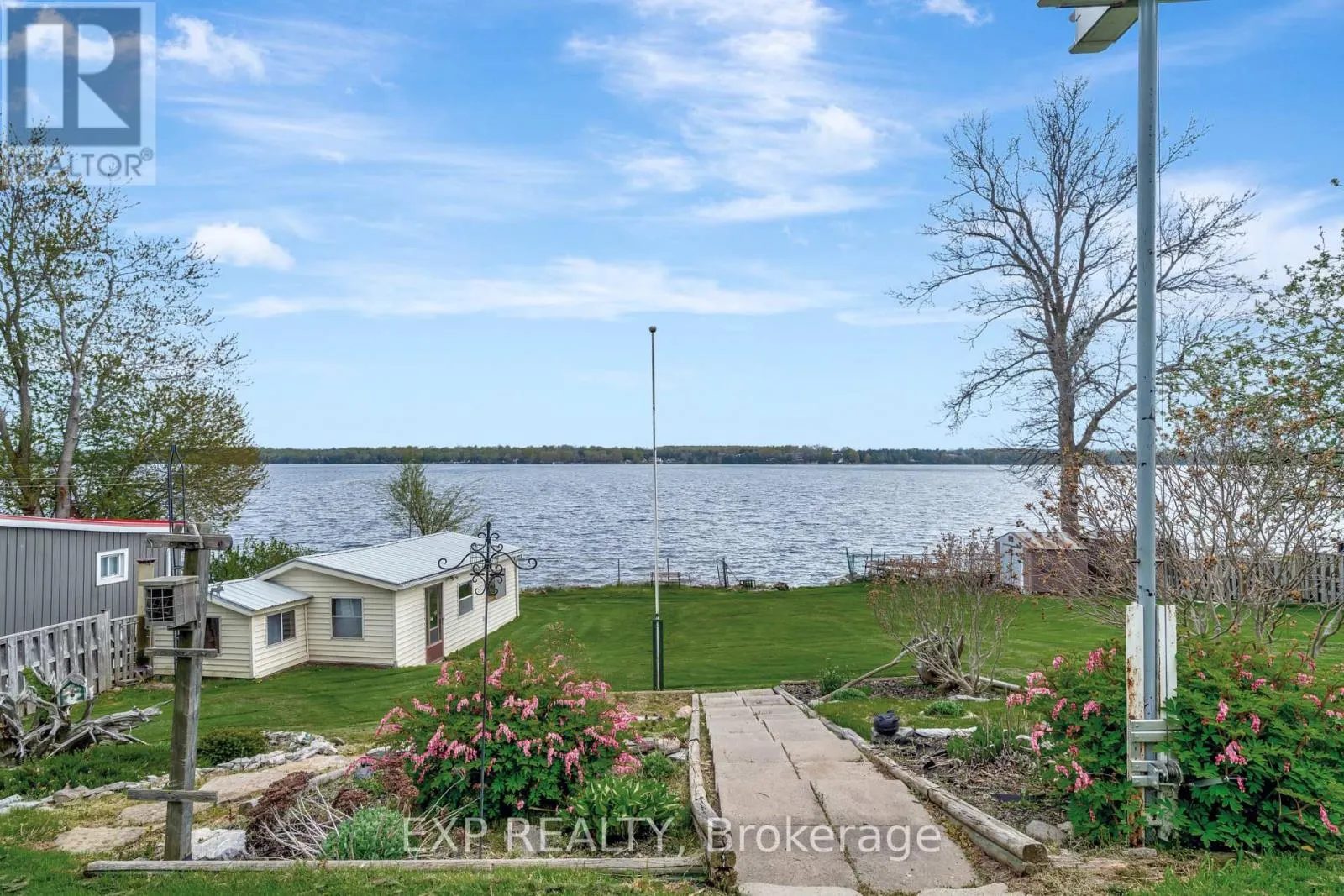 1083 LAKESIDE DRIVE