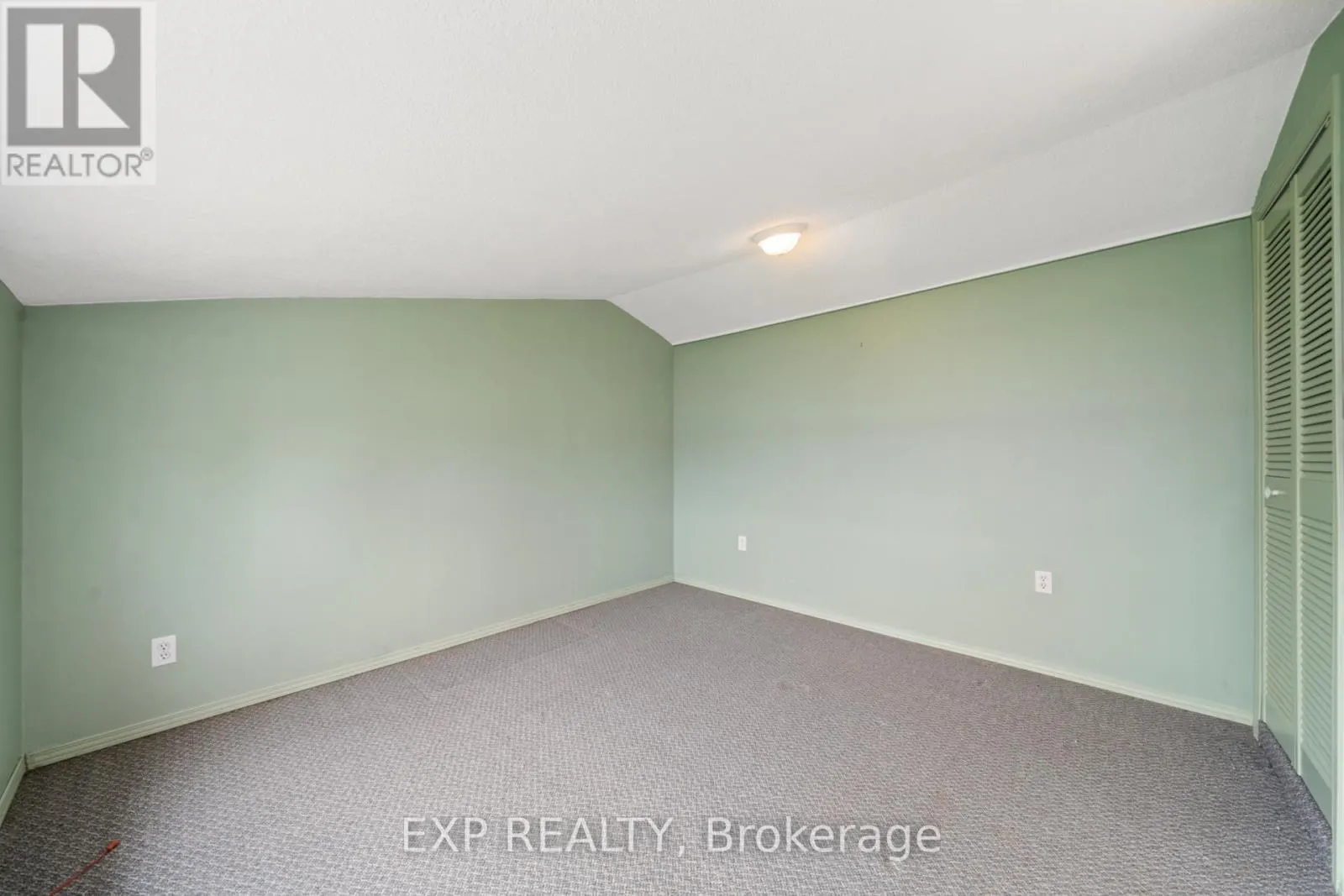 1083 LAKESIDE DRIVE