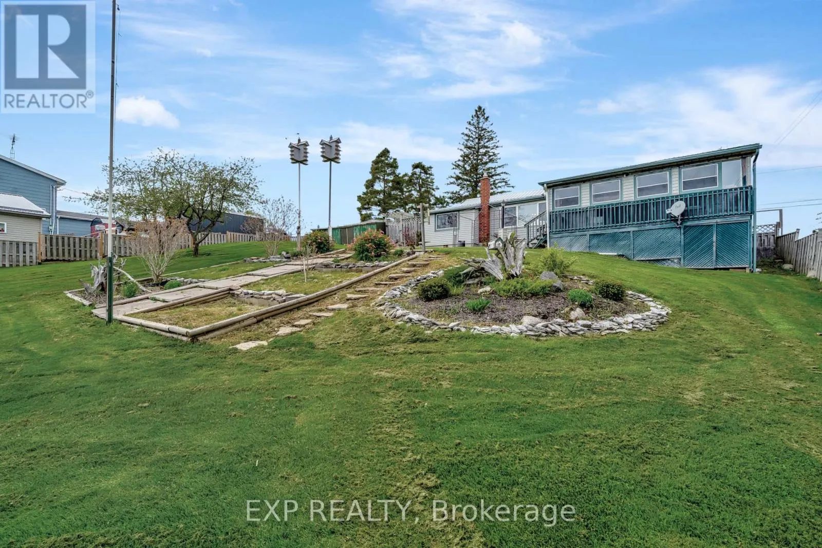 1083 LAKESIDE DRIVE