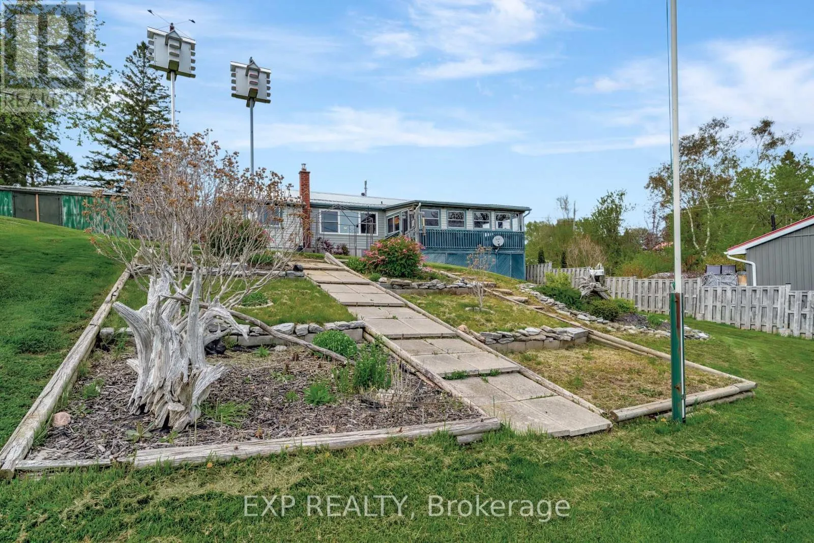1083 LAKESIDE DRIVE