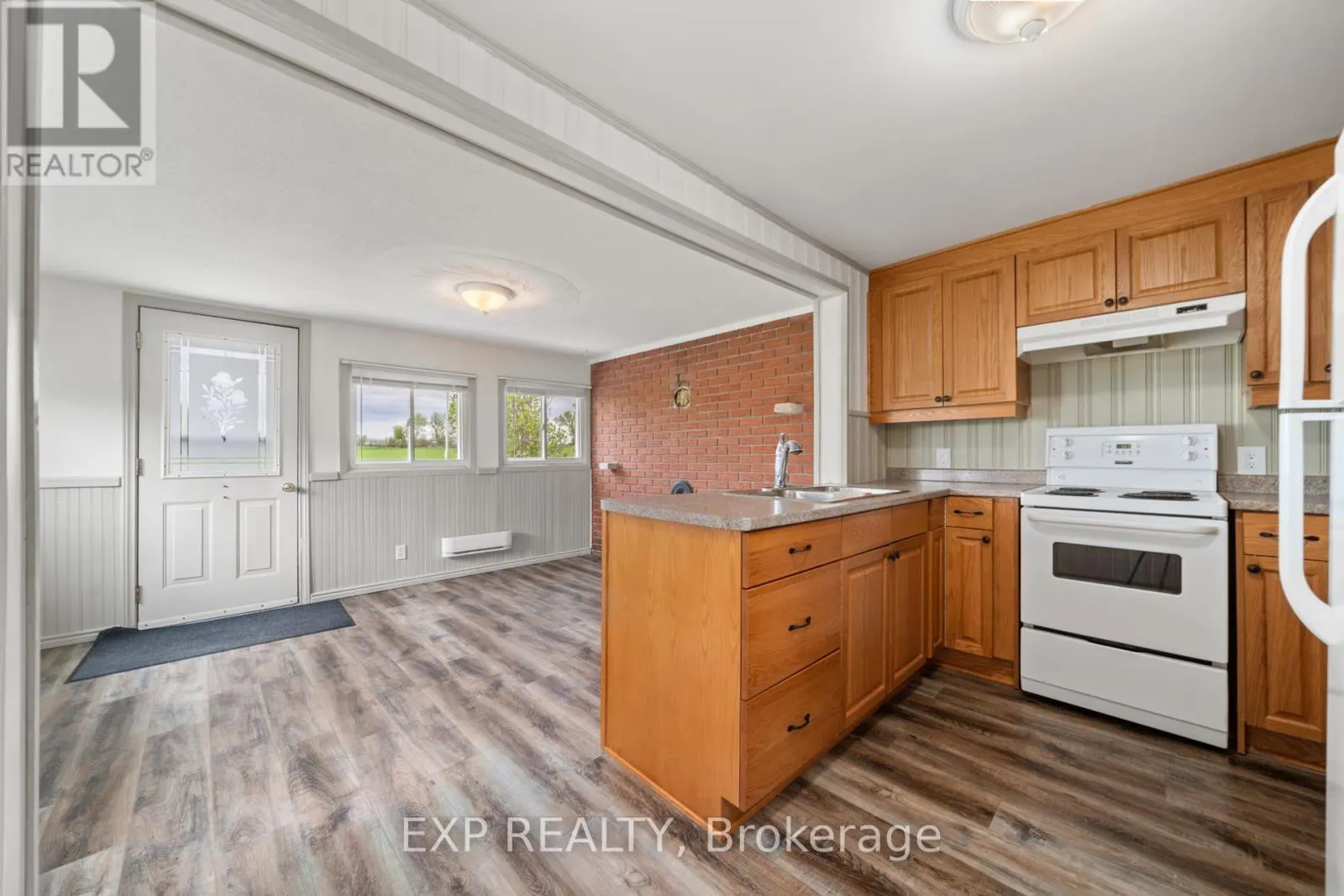 1083 LAKESIDE DRIVE