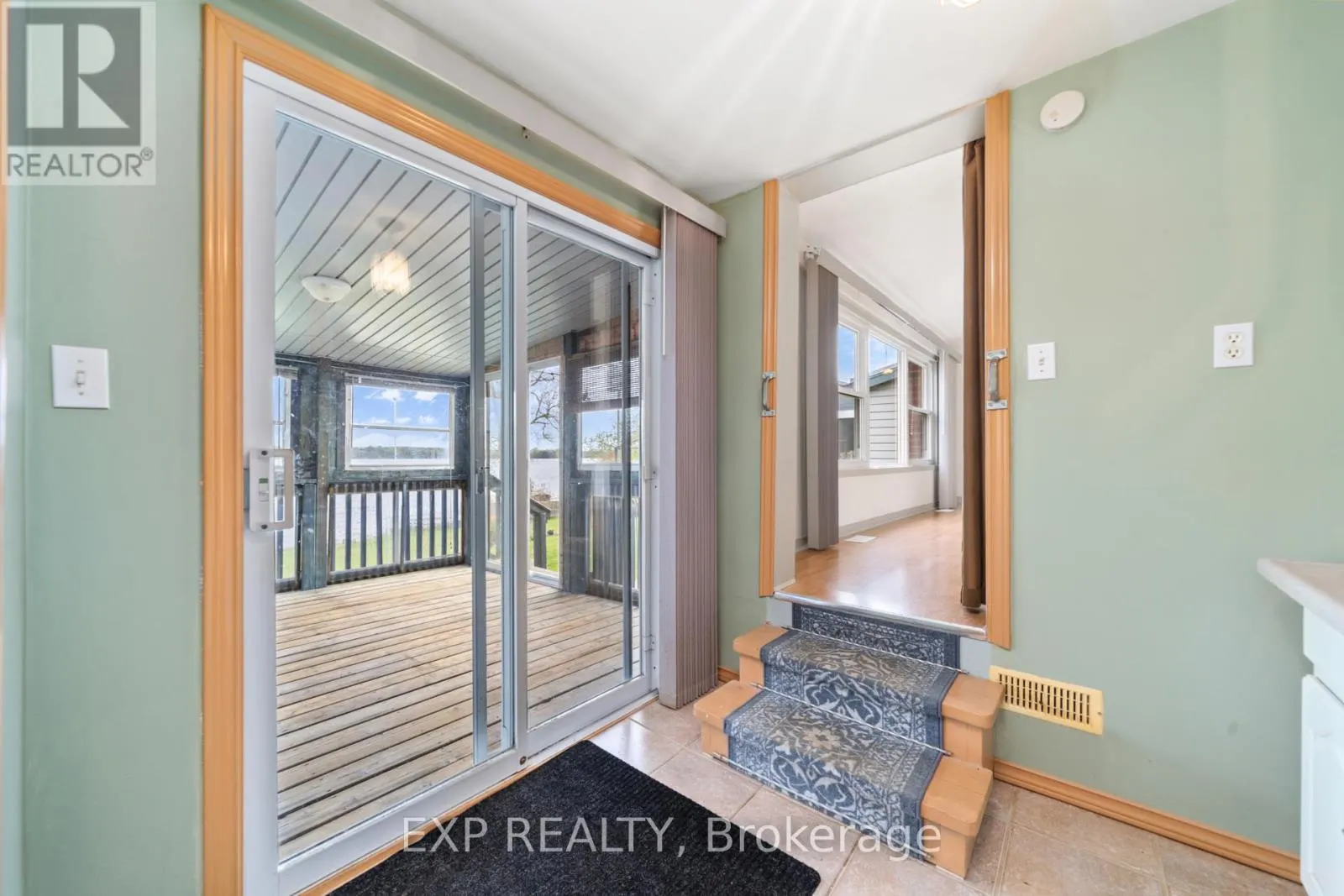 1083 LAKESIDE DRIVE