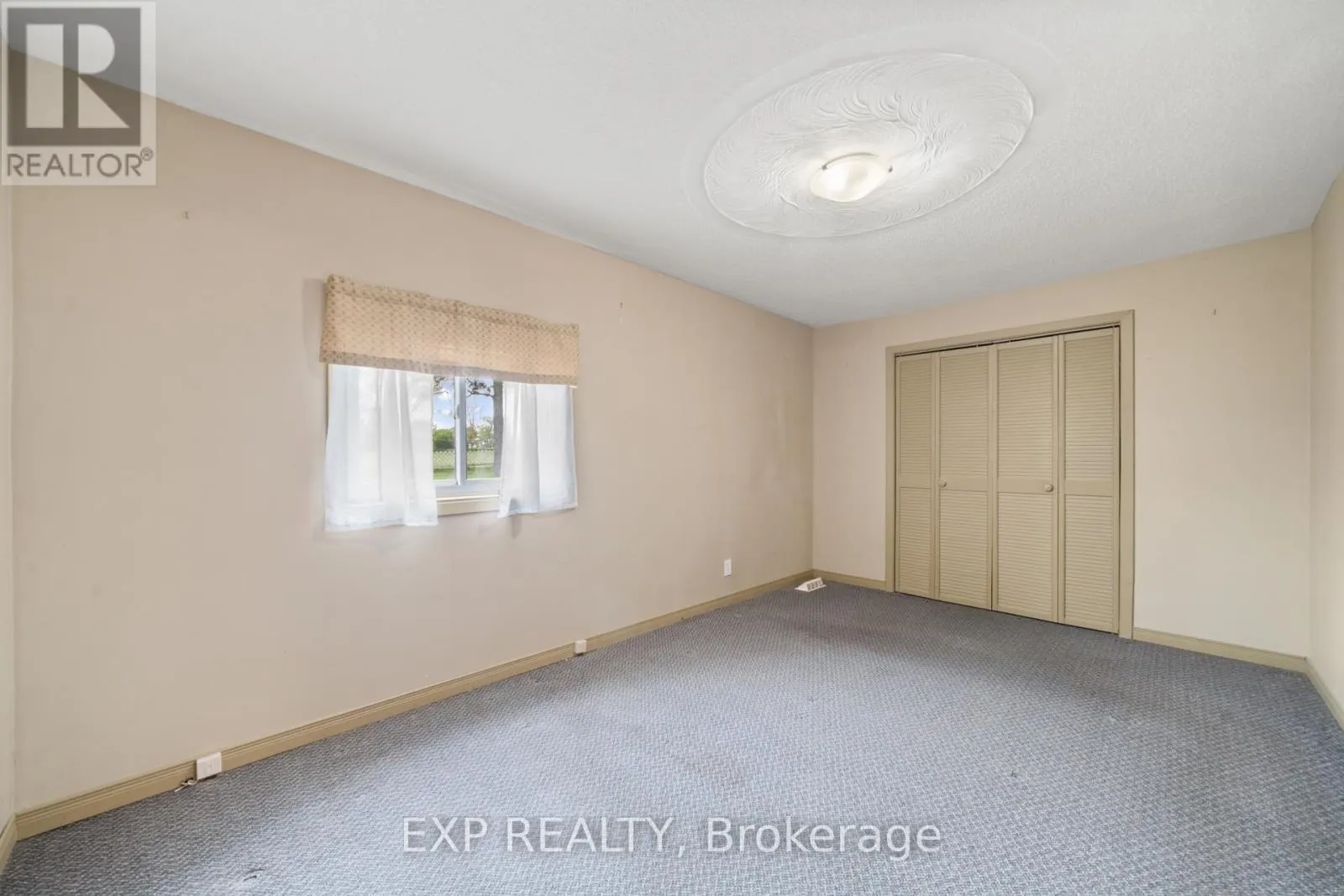 1083 LAKESIDE DRIVE