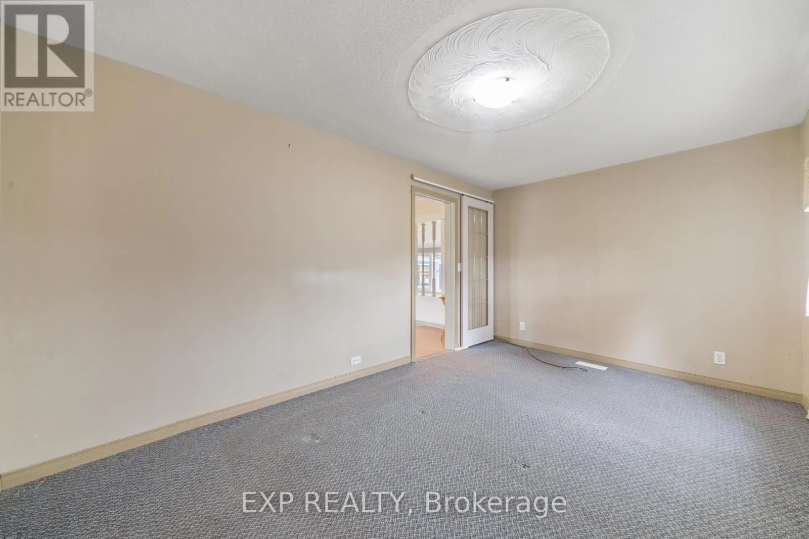 1083 LAKESIDE DRIVE