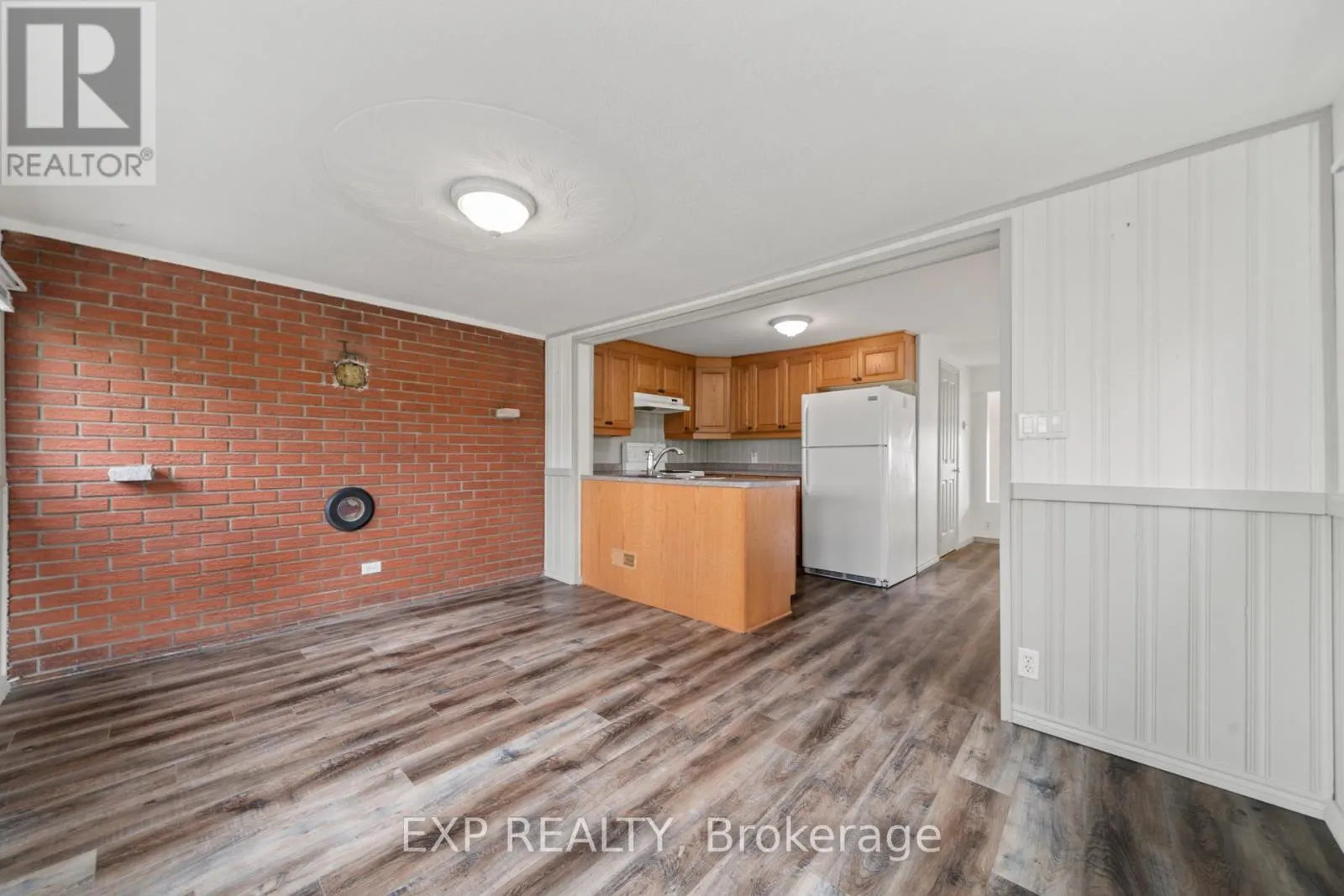 1083 LAKESIDE DRIVE