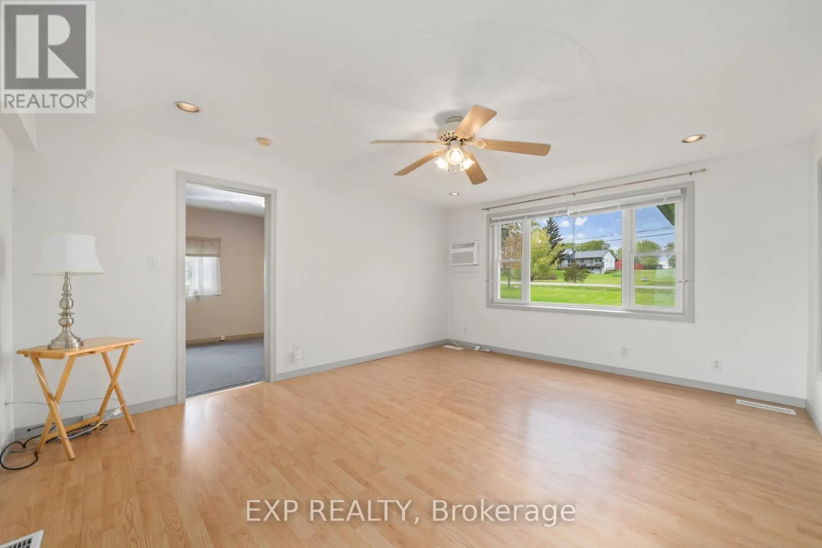 1083 LAKESIDE DRIVE