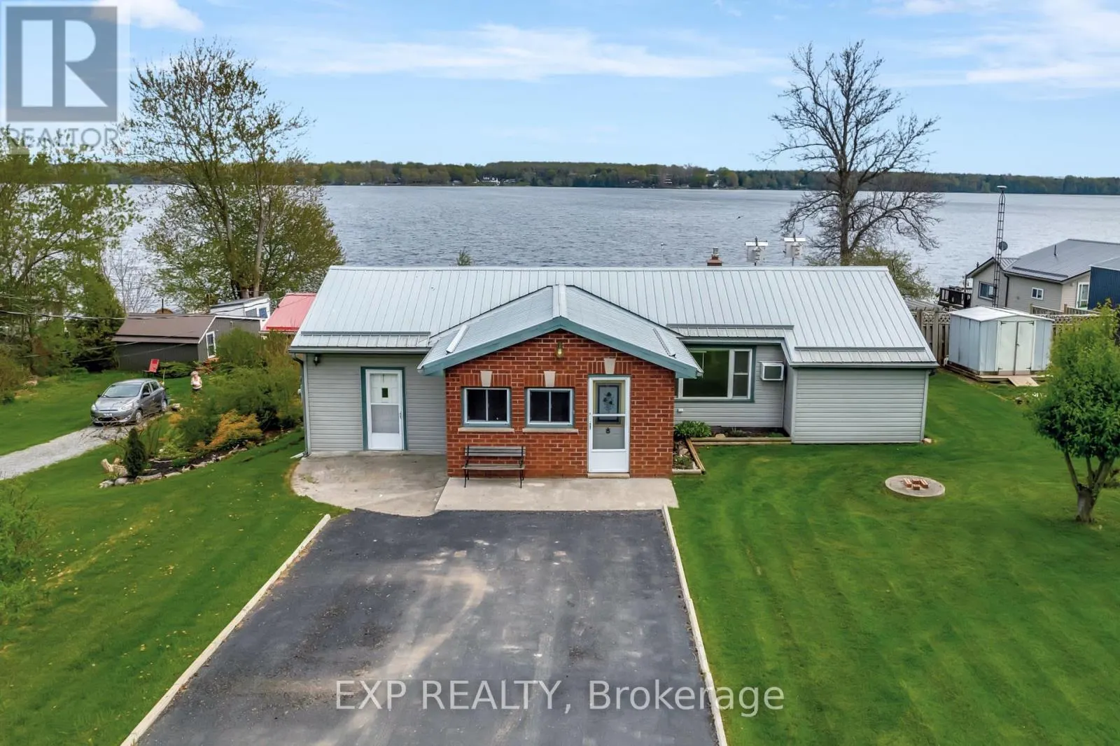 1083 LAKESIDE DRIVE