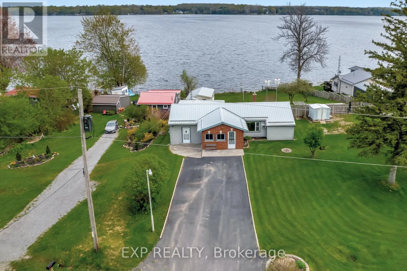 1083 LAKESIDE DRIVE