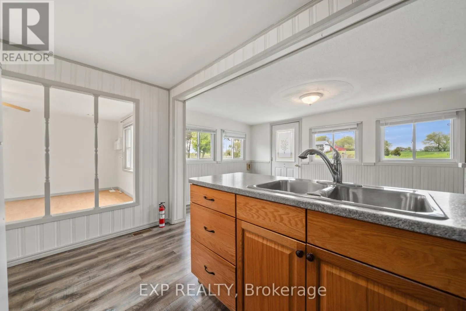 1083 LAKESIDE DRIVE
