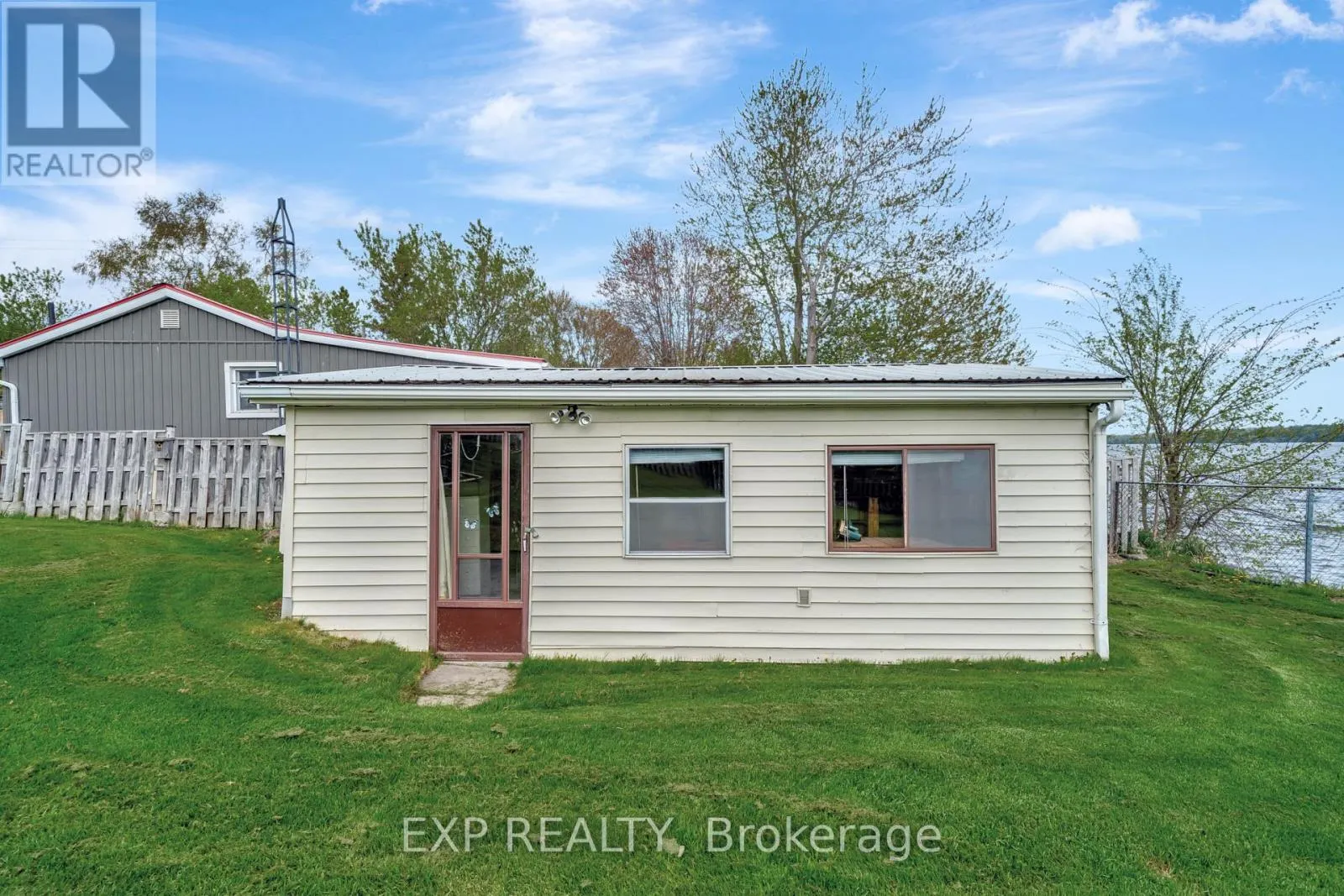 1083 LAKESIDE DRIVE