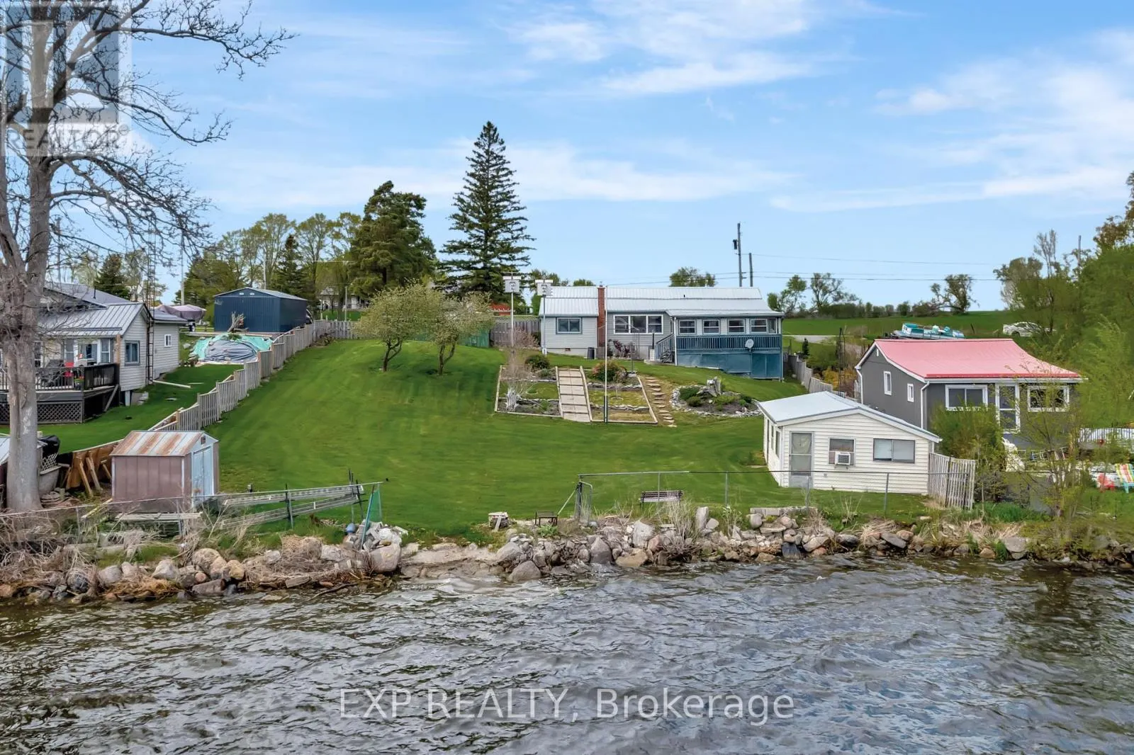1083 LAKESIDE DRIVE