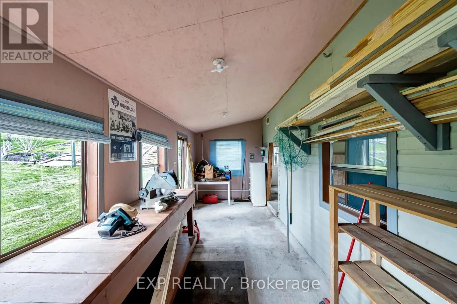 1083 LAKESIDE DRIVE