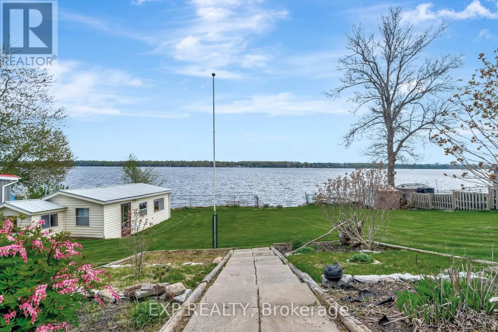 1083 LAKESIDE DRIVE
