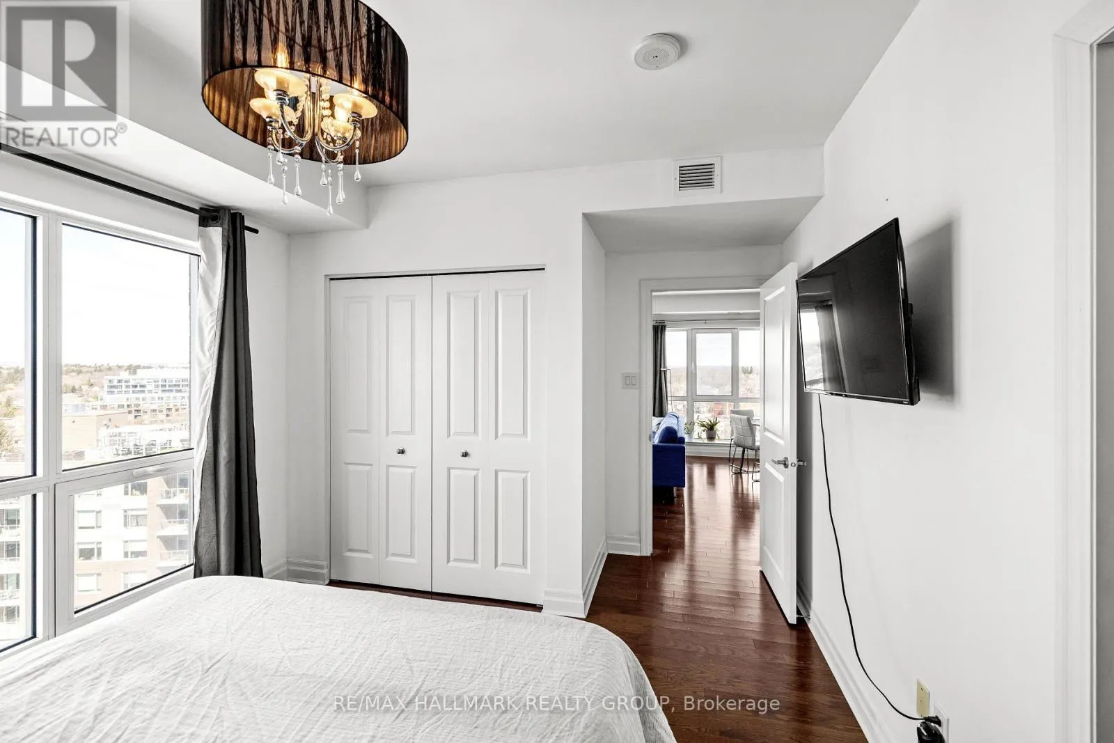 1304 - 90 LANDRY STREET