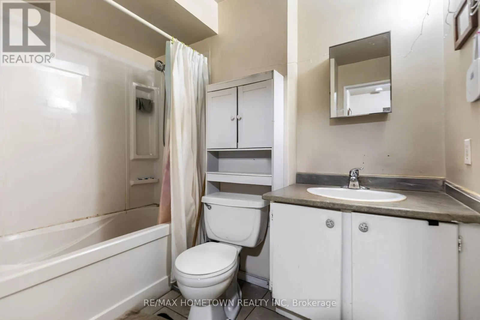 G-7 - 815 KYLE COURT