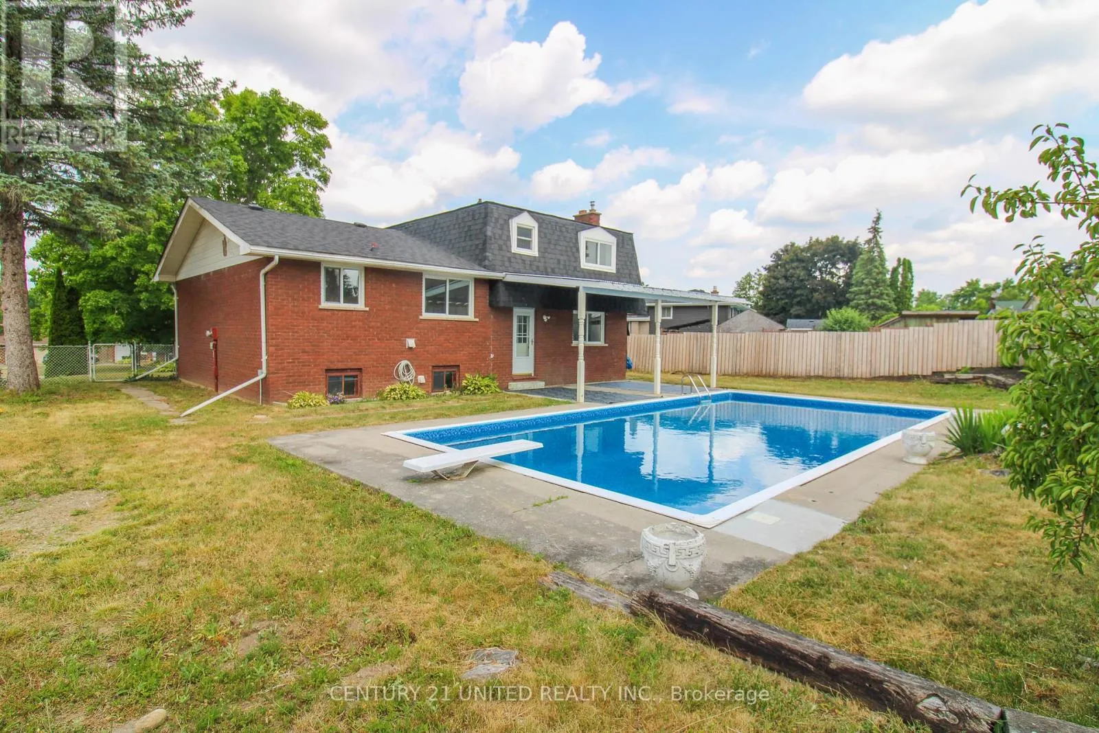 594 SAUGEEN CRESCENT