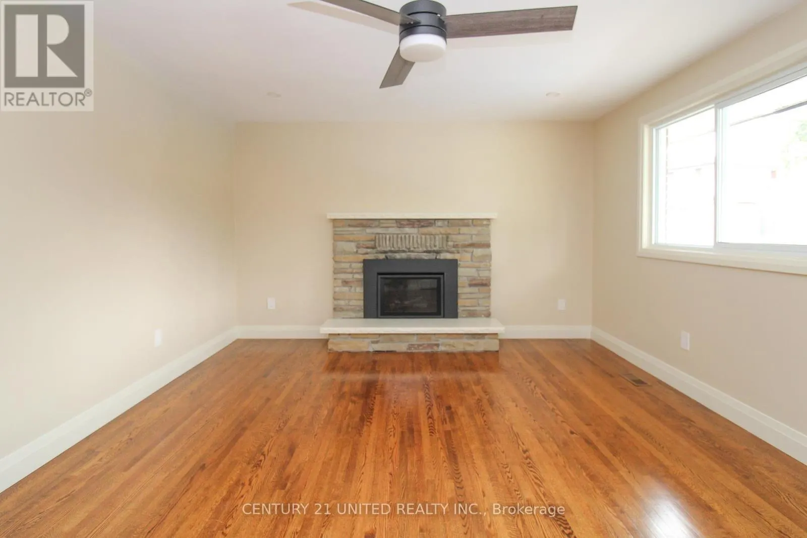 594 SAUGEEN CRESCENT