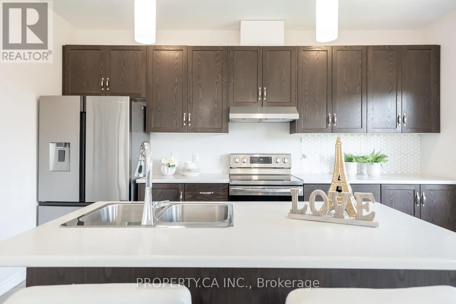 102 BETHUNE AVENUE