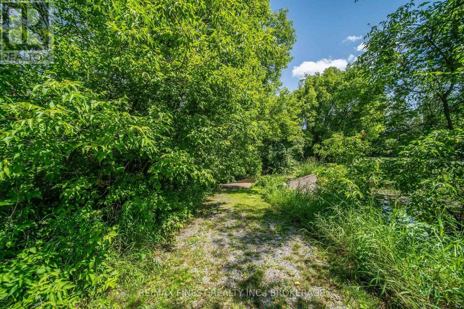1524 LAKE ROAD